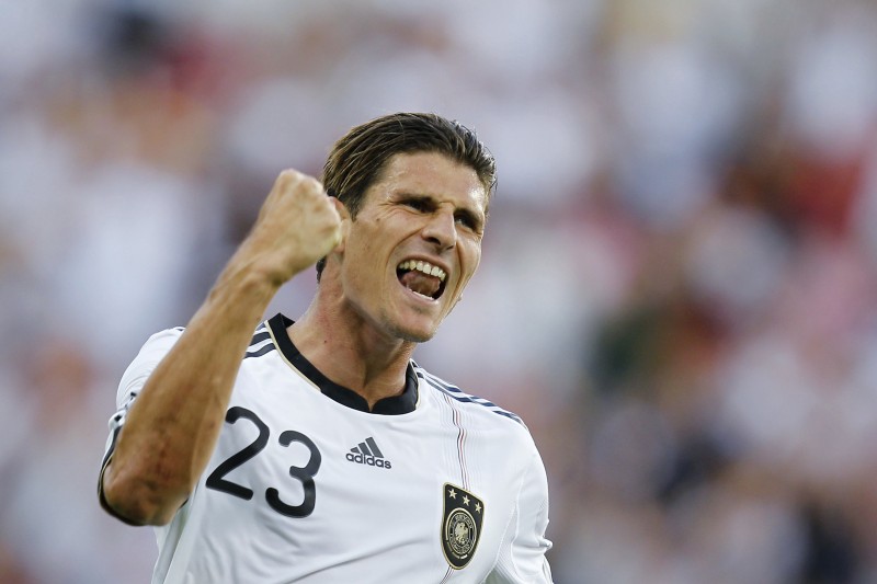 (c)Gomez_hair-styledottk