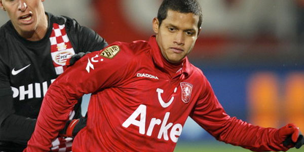 roberto_rosales(c)whatculture(dot)com Arsenal FC Monitoring Two Right Backs As Sagnaai??i??s Replacement