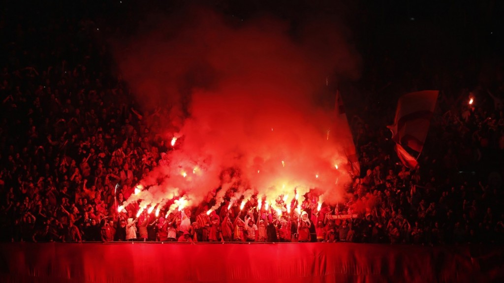 yen_torch_football_team_ultras_galatasaray_fans_1366x768_57473