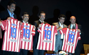 Sourav Ganguly with Atletico de Kolkata's staff