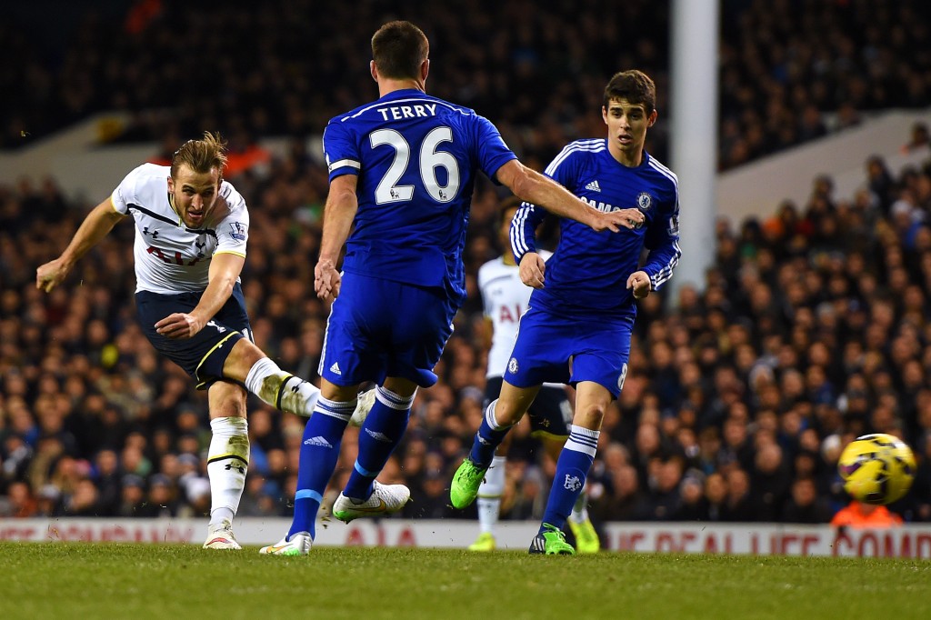 LONDON, ENGLAND - JANUARY 01:  Harry Kane of Spurs scores his team's first goal during the Barclays Premier League match between Tottenham Hotspur and Chelsea at White Hart Lane on January 1, 2015 in London, England.  (Photo by Michael Regan/Getty Images)
