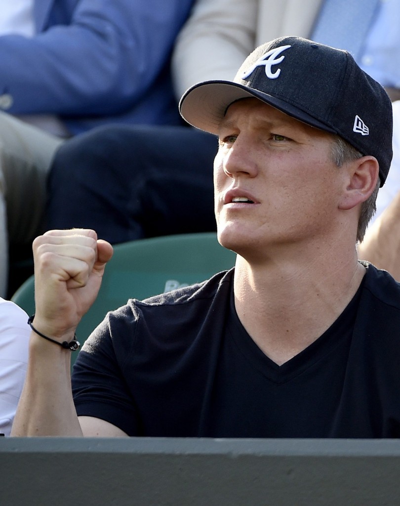 Manchester United signs Bastian Schweinsteiger as media reports