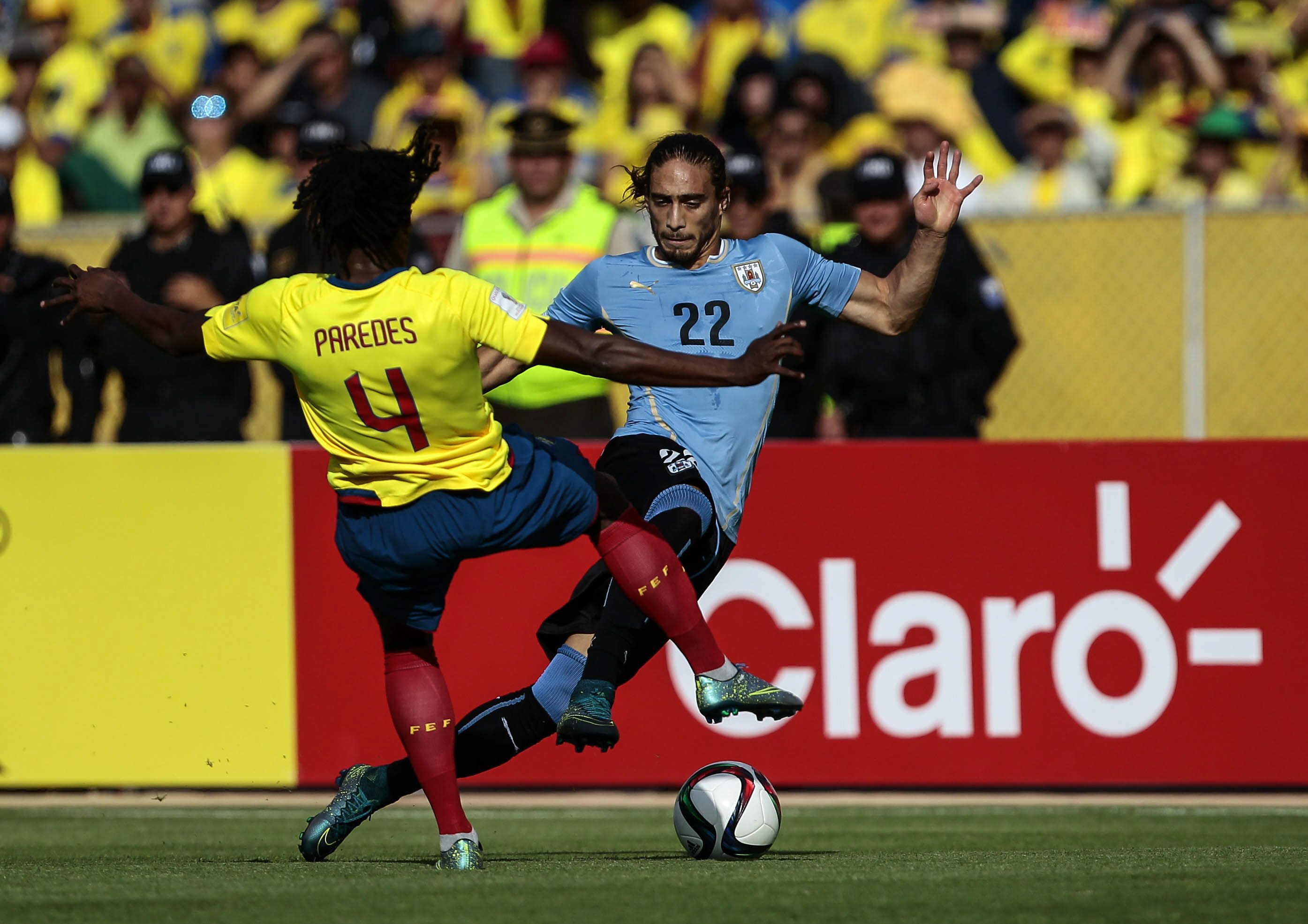 Ecuador's Juan Paredes (L) vies for the ball against Martin Caceres (R) of Uruguay during the FIFA World Cup 2018 qualification match between Ecuador and Uruguay at Atahualpa stadium Quito, Ecuador, 12 November 2015. EPA/JOSE JACOME