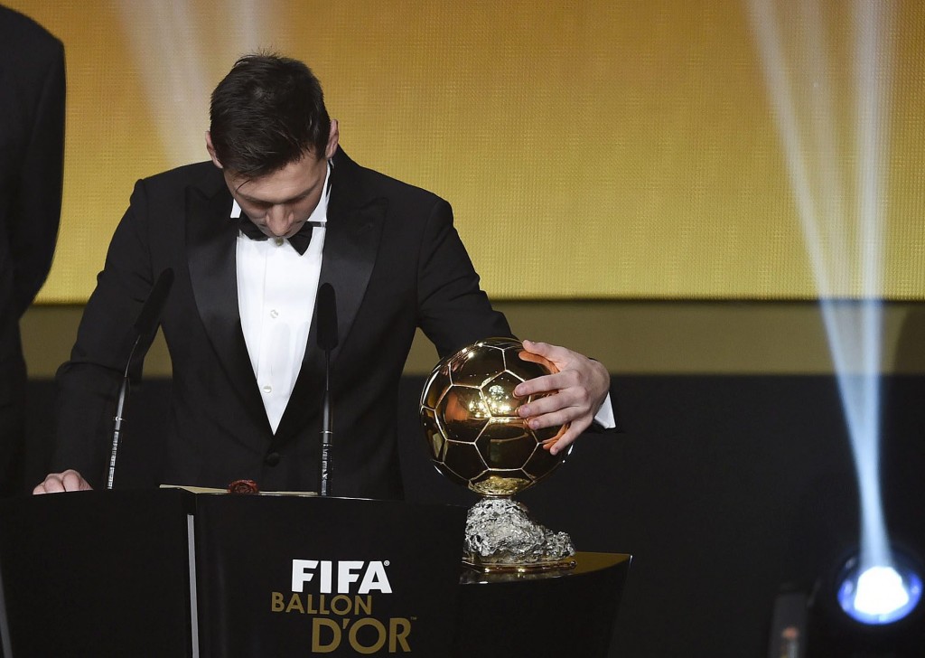epa05097966 Argentina's Lionel Messi reacts after winning the FIFA Men's soccer player of the year 2015 prize during the FIFA Ballon d'Or awarding ceremony at the Kongresshaus in Zurich, Switzerland, 11 January 2016. EPA/VALERIANO DI DOMENICO