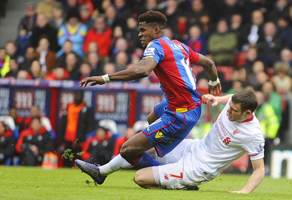 Crystal Palace's Wilfred Zaha (L) is tackled by Liverpool's James Milner (R) during the English Premier League soccer match between Crystal Palace and Liverpool FC in London, Britain, 06 March 2016. Liverpool won 2-1. (Photo by Gerry Penny/EPA)