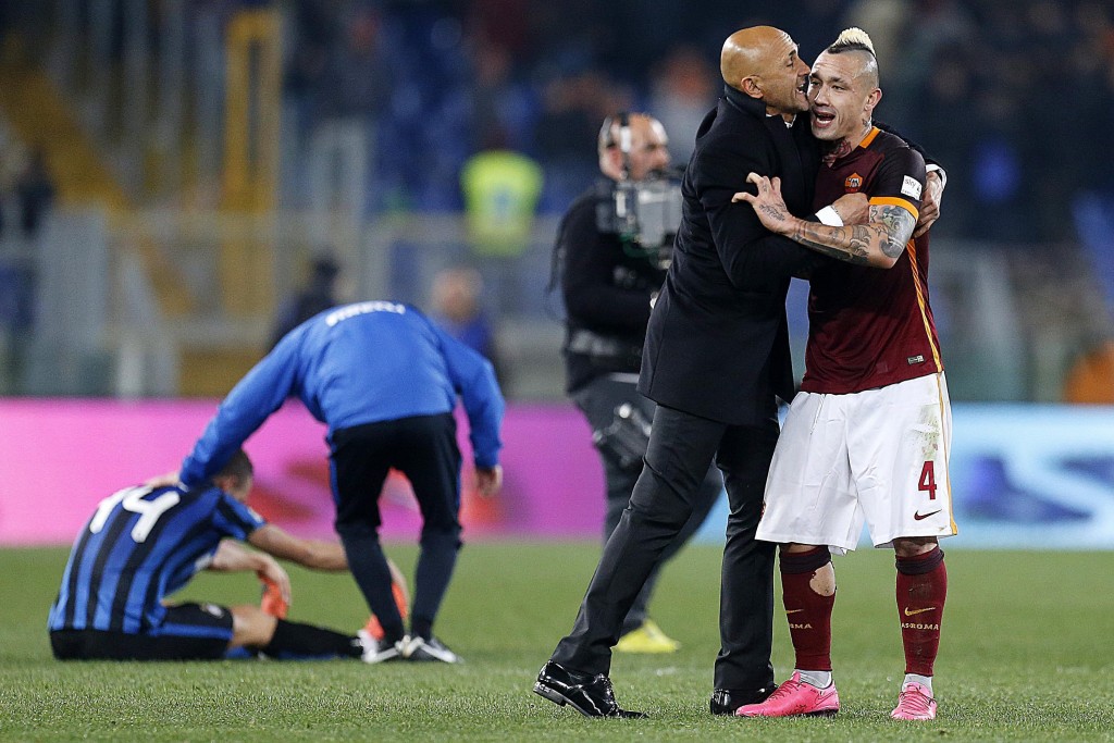 AS Roma's head coach Luciano Spalletti (L) with player Radja Nainggolan after the Italian Serie A soccer match against FC Inter at the Olimpico stadium in Rome, Italy, 19 March 2016. (Photo by Riccardo Antimiani/EPA)