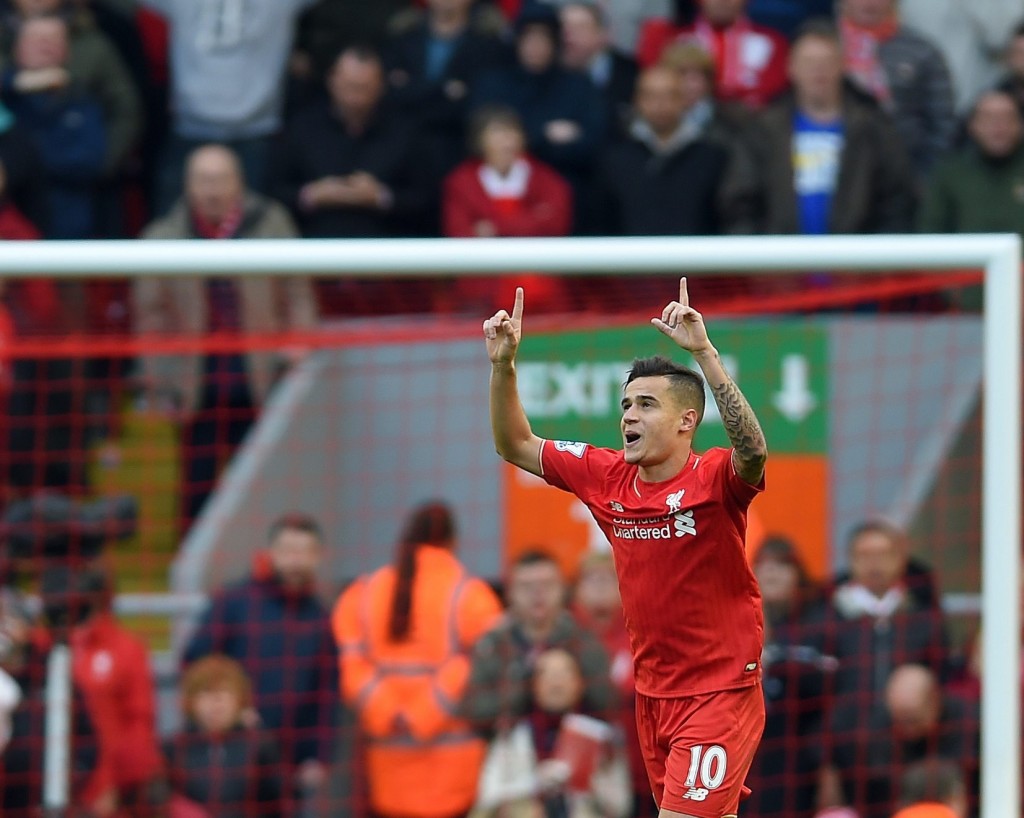 Liverpool's Philippe Coutinho celebrates scoring the opening goal during the English Premier League match between FC Liverpool vs Tottenham Hotspur at Anfield in Liverpool, Britain, 02 April 2016. (Photo by Peter Powell/EPA)