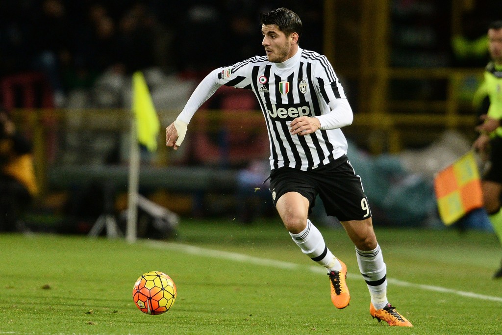 BOLOGNA, ITALY - FEBRUARY 19: Alvaro Morata # 9 of Juventus FC in action during the Serie A match between Bologna FC and Juventus FC at Stadio Renato Dall'Ara on February 19, 2016 in Bologna, Italy. (Photo by Mario Carlini / Iguana Press/Getty Images)