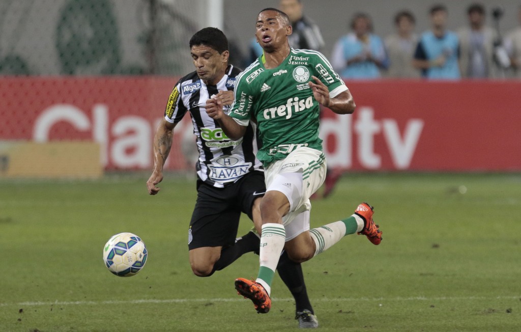 Gabriel Jesus (R) of Brazil's Palmeiras vies for the ball with Renato of Brazil's Santos, during their 2015 Brazil Cup second leg final football match held at Allianz Parque stadium in Sao Paulo, Brazil on December 02, 2015. AFP PHOTO / Miguel SCHINCARIOL / AFP / Miguel Schincariol (Photo credit should read MIGUEL SCHINCARIOL/AFP/Getty Images)
