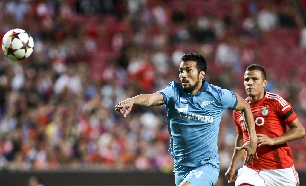 Zenit's Argentine defender Ezequiel Garay (L) vies with Benfica's Brazilian forward Rodrigo Lima (R) during the UEFA Champions League group C football match SL Benfica vs FC Zenit Saint Petersburg at the Luz stadium in Lisbon on September 16, 2014. Zenit won 2-0. AFP PHOTO/ PATRICIA DE MELO MOREIRA (Photo credit should read PATRICIA DE MELO MOREIRA/AFP/Getty Images)
