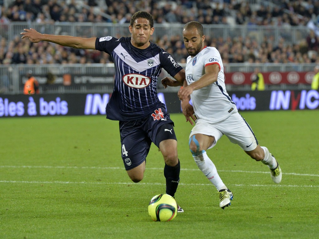 Bordeaux's Brazilian defender Pablo (L) vies with Paris Saint-Germain's Brazilian midfielder Lucas Moura during the French L1 football match between Bordeaux and Paris (PSG) on May 11, 2016 at the Matmut Atlantique stadium in Bordeaux, southwestern France. AFP PHOTO / GEORGES GOBET / AFP / GEORGES GOBET (Photo credit should read GEORGES GOBET/AFP/Getty Images)