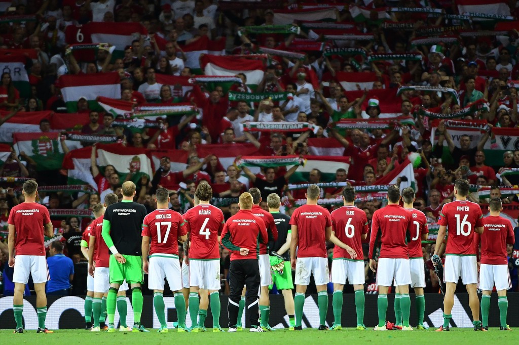TOPSHOT - Hungary's players acknowledge their supporters after losing the Euro 2016 round of 16 football match between Hungary and Belgium at the Stadium Municipal in Toulouse on June 26, 2016. / AFP / EMMANUEL DUNAND (Photo credit should read EMMANUEL DUNAND/AFP/Getty Images)