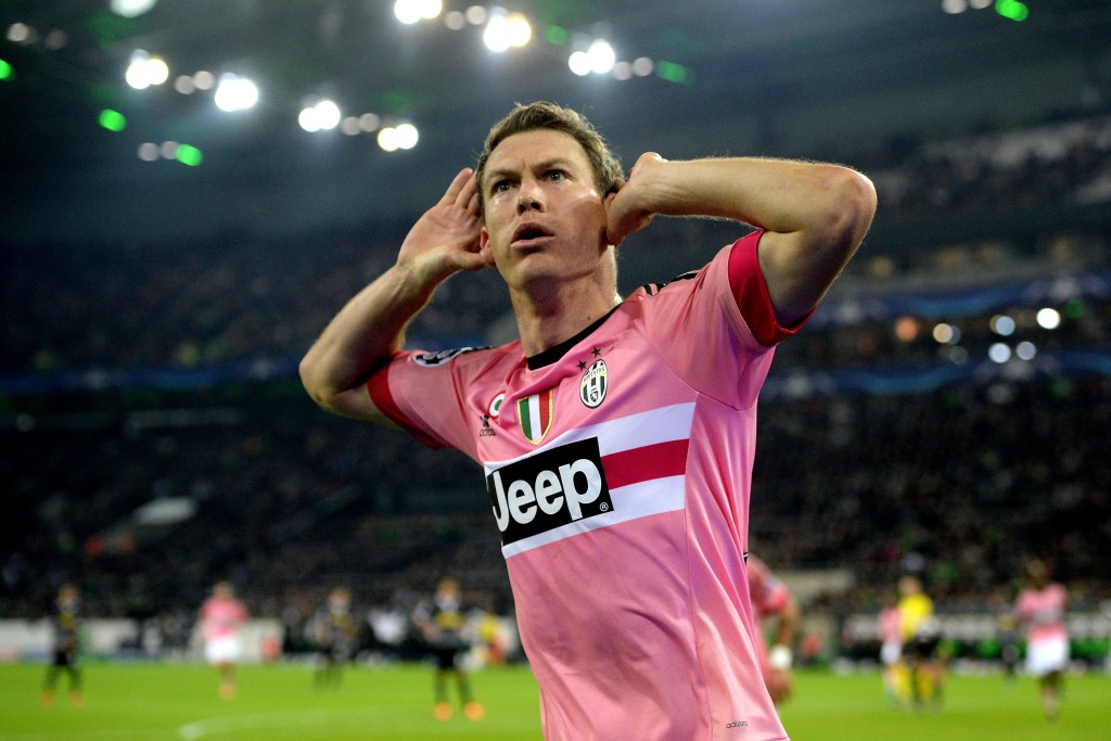 MOENCHENGLADBACH, GERMANY - NOVEMBER 03: Stephan Lichtsteiner of Juventus celebrates after scoring his team's first goal during the UEFA Champions League group stage match between VfL Borussia Monchengladbach and Juventus FC on November 3, 2015 in Moenchengladbach, Germany. (Photo by Sascha Steinbach/Bongarts/Getty Images)