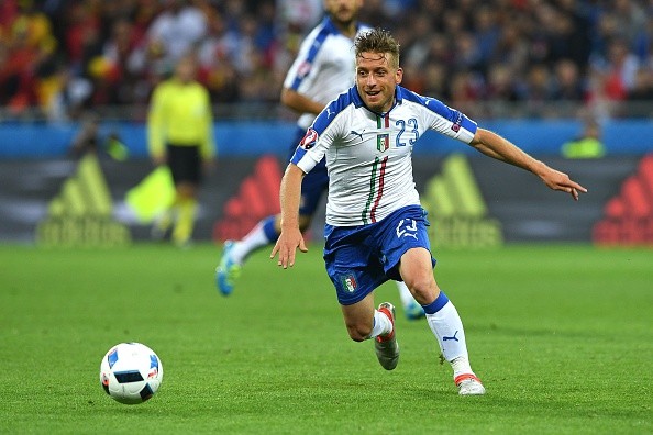 Italy's midfielder Emanuele Giaccherini runs with the ball during the Euro 2016 group E football match between Belgium and Italy at the Parc Olympique Lyonnais stadium in Lyon on June 13, 2016. / AFP / VINCENZO PINTO (Photo credit should read VINCENZO PINTO/AFP/Getty Images)