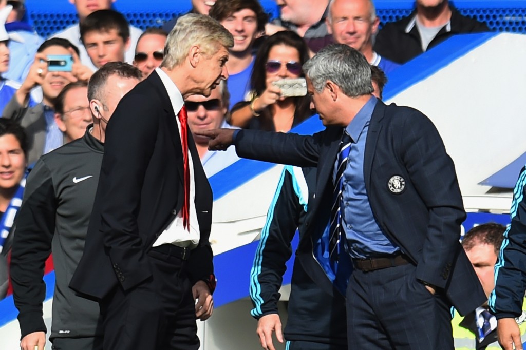 LONDON, ENGLAND - OCTOBER 05: Managers Arsene Wenger of Arsenal and Jose Mourinho manager of Chelsea clash during the Barclays Premier League match between Chelsea and Arsenal at Stamford Bridge on October 4, 2014 in London, England. (Photo by Shaun Botterill/Getty Images)