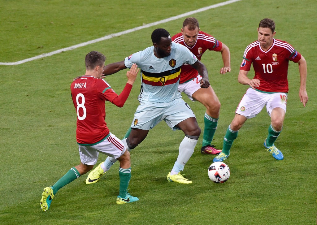 Belgium's forward Romelu Lukaku (2nd-L) controls the ball as he is marked by Hungary's midfielder Adam Nagy (L) Hungary's defender Roland Juhasz (back) and Hungary's midfielder Zoltan Gera (R) during the Euro 2016 round of 16 football match between Hungary and Belgium at the Stadium Municipal in Toulouse on June 26, 2016. / AFP / Pascal PAVANI (Photo credit should read PASCAL PAVANI/AFP/Getty Images)