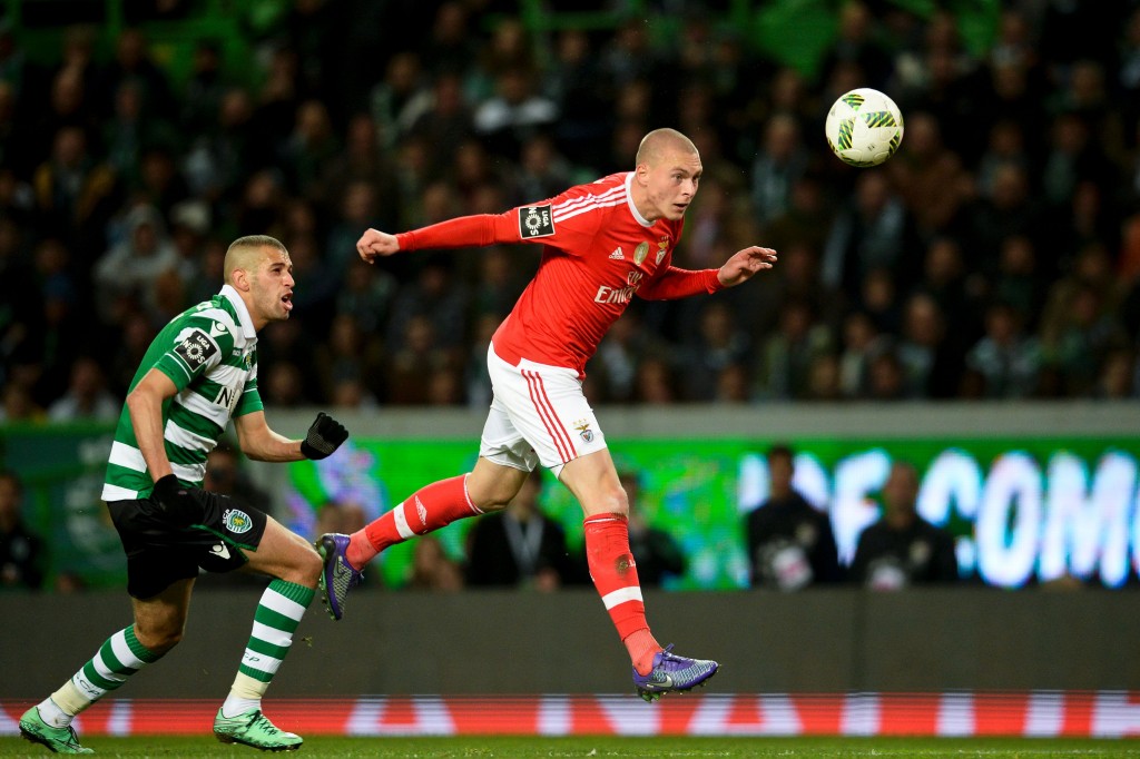 Sporting's Algerian forward Islam Slimani (L) vies with Benfica's Swedish defender Victor Lindelof during the Portuguese league football match Sporting CP vs SL Benfica at the Jose Alvalade stadium in Lisbon on March 5, 2016. / AFP / PATRICIA DE MELO MOREIRA (Photo credit should read PATRICIA DE MELO MOREIRA/AFP/Getty Images)