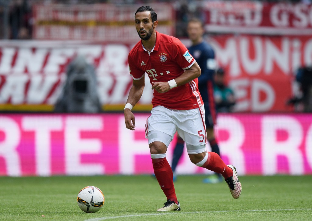 MUNICH, GERMANY - MAY 14: Medhi Benatia of Muenchen controls the ball during the Bundesliga match between FC Bayern Muenchen and Hannover 96 at Allianz Arena on May 14, 2016 in Munich, Germany. (Photo by Matthias Hangst/Bongarts/Getty Images)