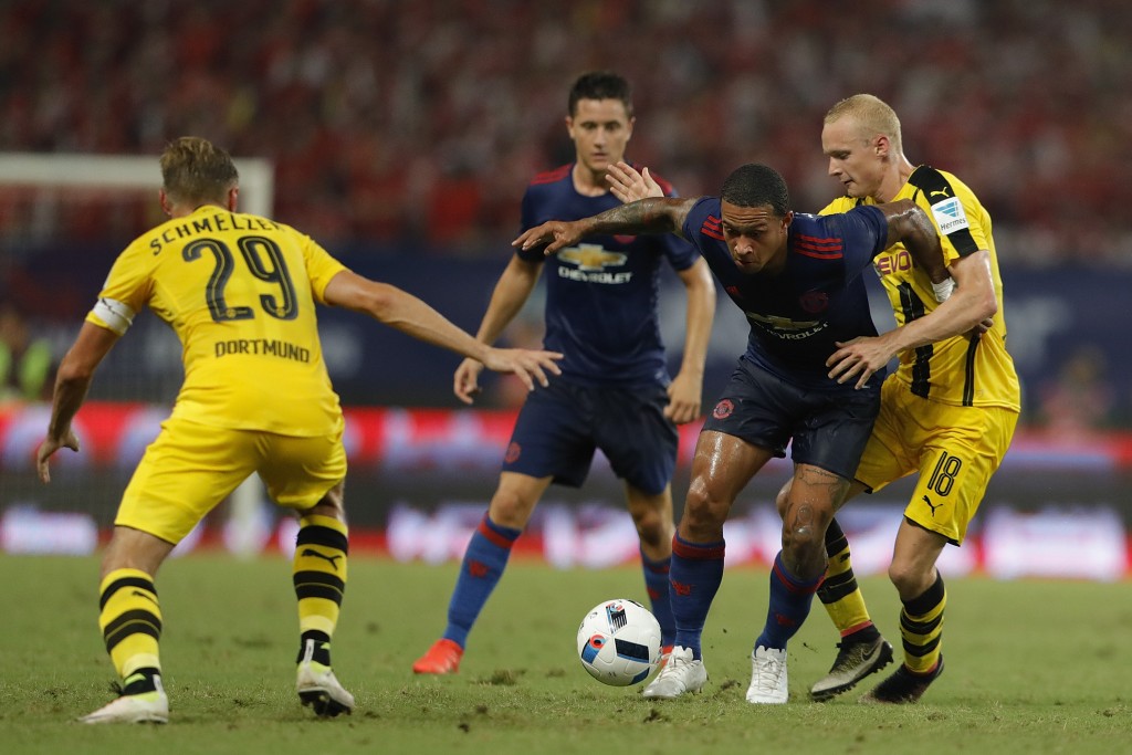 Memphis struggled to have any impact in the role of the lone striker as he was continuously hassled by the Dortmund defenders. (Picture Courtesy - AFP/Getty Images)