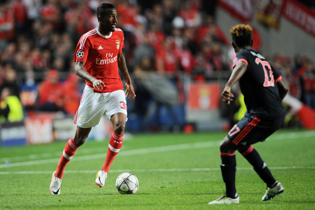LISBON, PORTUGAL - APRIL 13: Anderson Talisca of SL Benfica challenges David Alaba of FC Bayern Muenchen during the UEFA Champions league Quarter Final Second Leg match between SL Benfica and FC Bayern Muenchen at Estadio da Luz on April 13, 2016 in Lisbon, Portugal. (Photo by Octavio Passos/Getty Images)