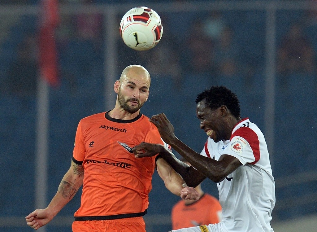 Delhi Dynamocs FC player Hans Mulder (L) plays aganist NorthEast United FC player Kandwani Mtonga during their Indian Super League (ISL) football match in New Delhi on October 29, 2014. AFP PHOTO / PRAKASH SINGH (Photo credit should read PRAKASH SINGH/AFP/Getty Images)