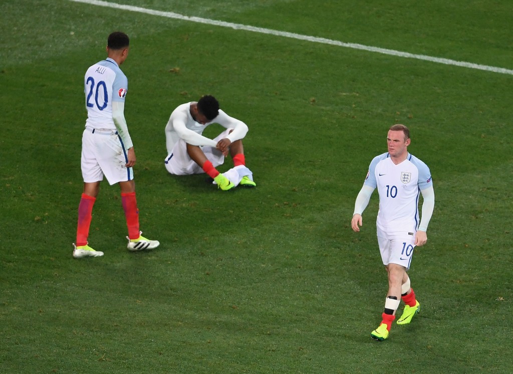 NICE, FRANCE - JUNE 27: Wayne Rooney of England walks from the pitch as Dele Alli and Daniel Sturridge show their dissapointment after defeat during the UEFA Euro 2016 Round of 16 match between England and Iceland at Allianz Riviera Stadium on June 27, 2016 in Nice, France. (Photo by Laurence Griffiths/Getty Images)