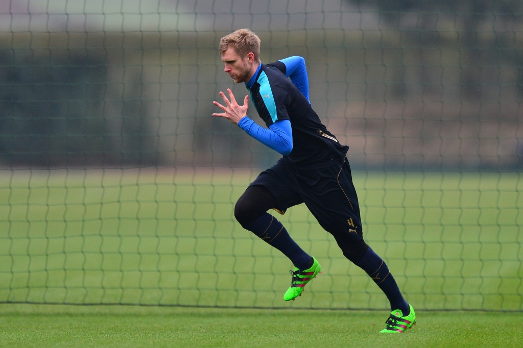 ST ALBANS, ENGLAND - MARCH 15: Per Mertesacker of Arsenal runs during a training session ahead of the UEFA Champions League round of 16 second leg match between Barcelona and Arsenal at London Colney on March 15, 2016 in St Albans, England. (Photo by Dan Mullan/Getty Images)