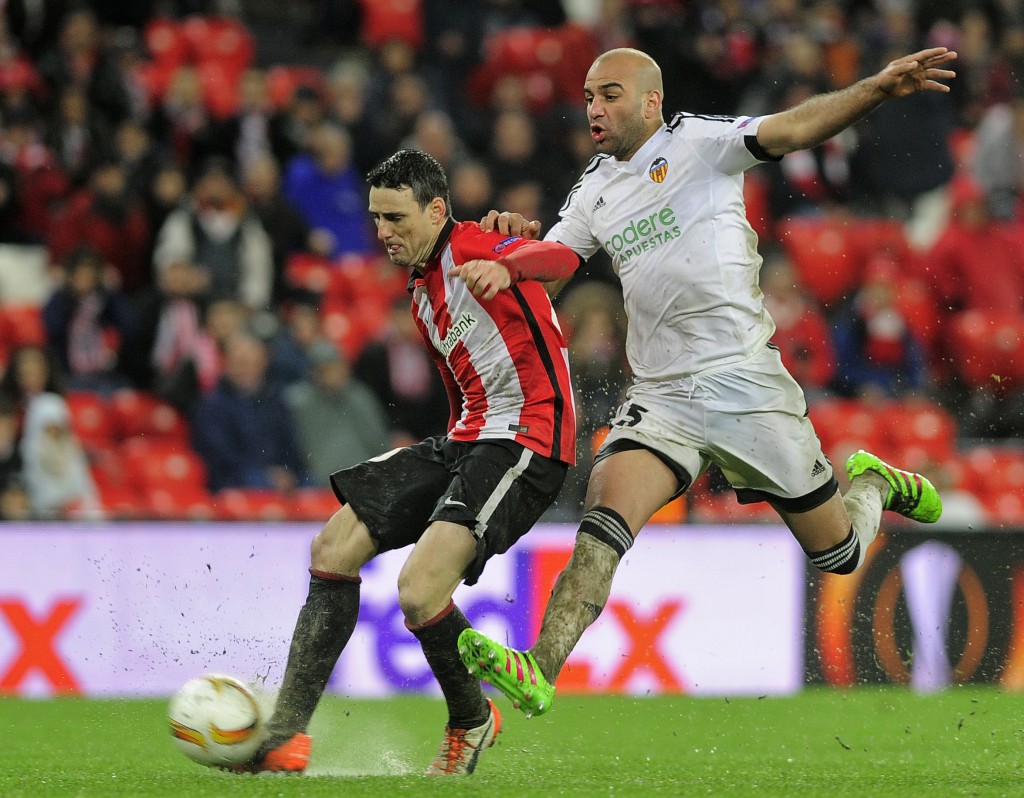 Athletic Bilbao's forward Aritz Aduriz (L) vies with Valencia's Tunisian defender Aymen Abdennour during the UEFA Europa League Round of 16 first leg football match Athletic Club Bilbao vs Valencia CF at the San Mames stadium in Bilbao on March 10, 2016.   Athletic won 1-0. / AFP / ANDER GILLENEA        (Photo credit should read ANDER GILLENEA/AFP/Getty Images)