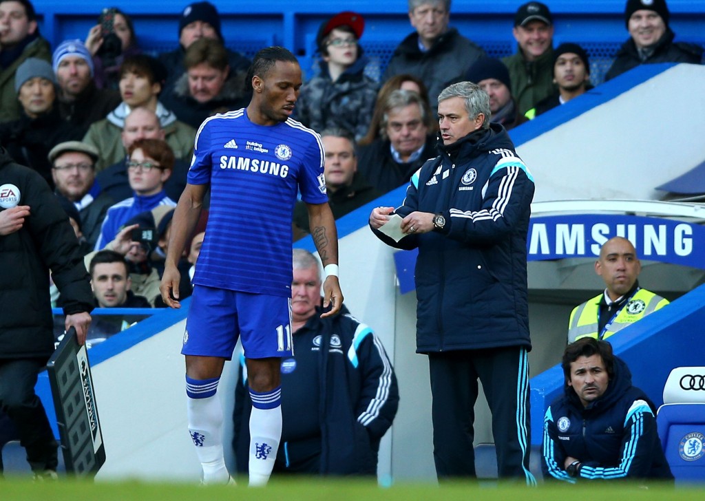LONDON, ENGLAND - FEBRUARY 21: Jose Mourinho the manager of Chelsea sends on Didier Drogba of Chelsea as a second half substitiute during the Barclays Premier League match between Chelsea and Burnley at Stamford Bridge on February 21, 2015 in London, England. (Photo by Paul Gilham/Getty Images)