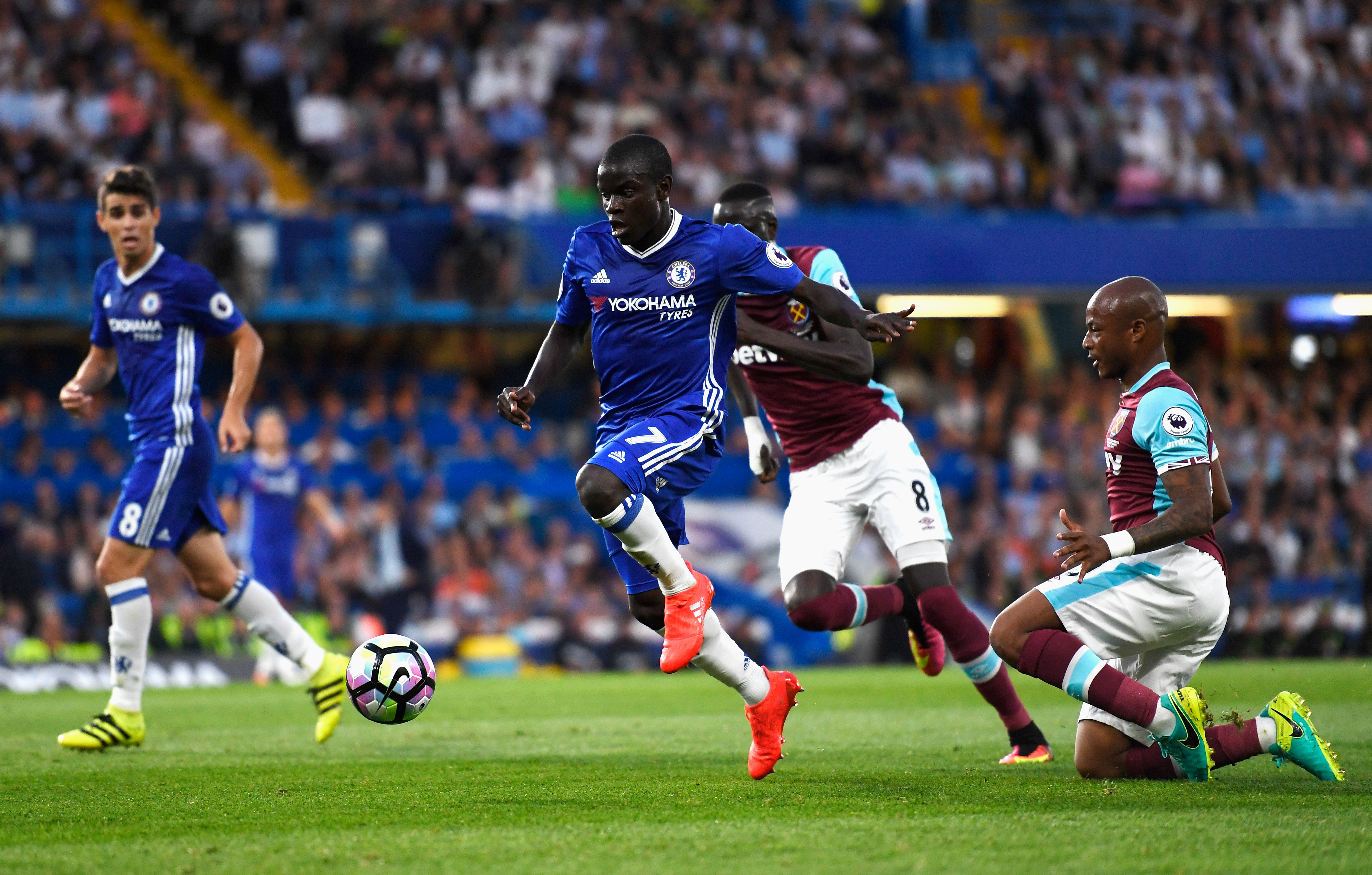 LONDON, ENGLAND - AUGUST 15: N'Golo Kante of Chelsea makes a break past Andre Ayew (R) of West Ham United during the Premier League match between Chelsea and West Ham United at Stamford Bridge on August 15, 2016 in London, England. (Photo by Mike Hewitt/Getty Images)