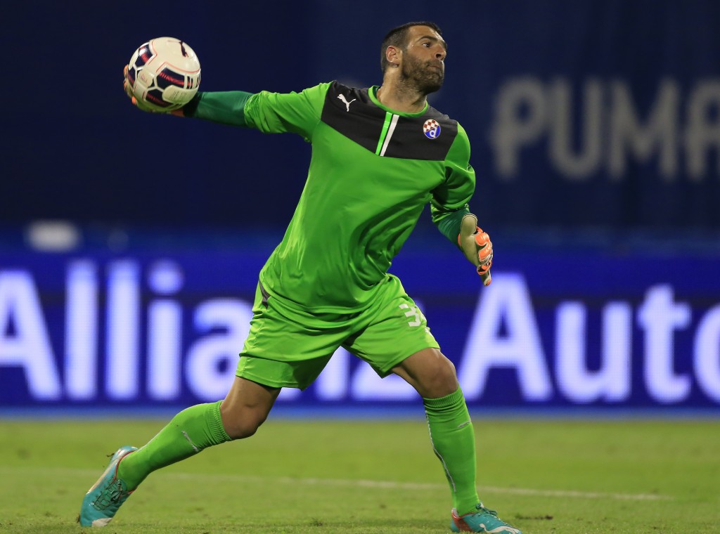 ZAGREB, CROATIA - JULY 28: Goalkeeper Eduardo of FC Dinamo Zagreb in action during the UEFA Champions League Third Qualifying Round 1st Leg match between FC Dinamo Zagreb and FC Molde at Maksimir stadium in Zagreb, Croatia on Tuesday, July 28, 2015. (Photo by Srdjan Stevanovic/Getty Images)