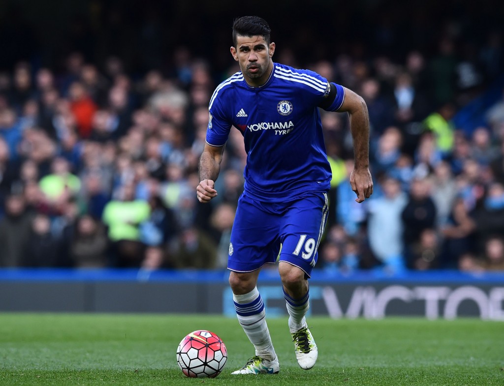 Chelsea's Brazilian-born Spanish striker Diego Costa runs with the ball during the English Premier League football match between Chelsea and Manchester City at Stamford Bridge in London on April 16, 2016. / AFP / Ben STANSALL / RESTRICTED TO EDITORIAL USE. No use with unauthorized audio, video, data, fixture lists, club/league logos or 'live' services. Online in-match use limited to 75 images, no video emulation. No use in betting, games or single club/league/player publications. / (Photo credit should read BEN STANSALL/AFP/Getty Images)