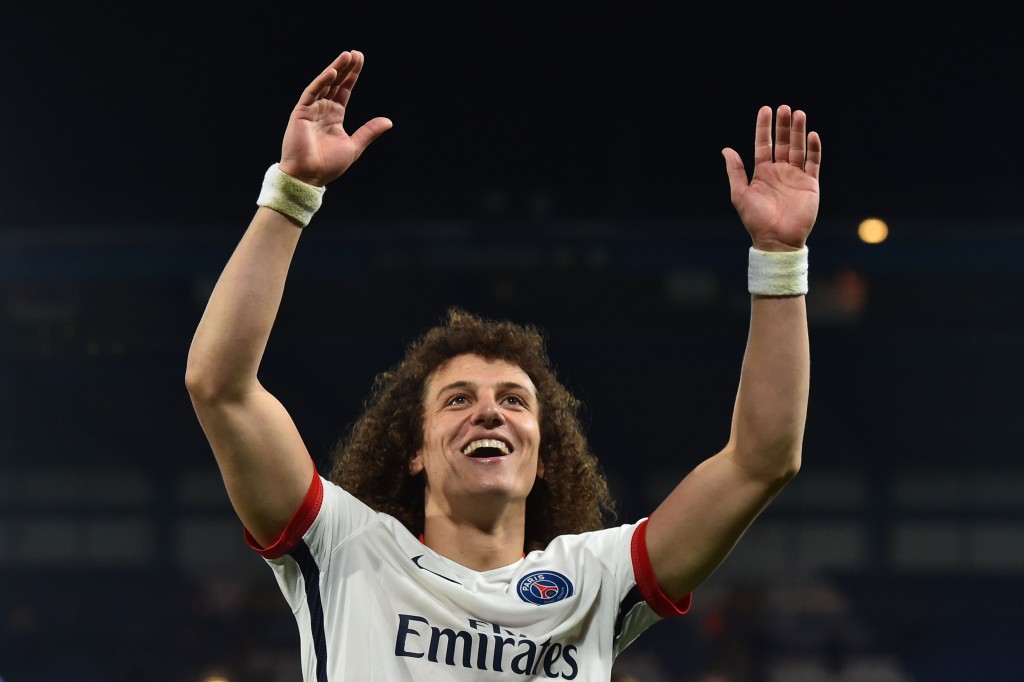 Paris Saint-Germain's Brazilian defender David Luiz waves to the crowd after his team won the UEFA Champions League round of 16 second leg football match between Chelsea and Paris Saint-Germain (PSG) at Stamford Bridge in London on March 9, 2016. / AFP / BEN STANSALL (Photo credit should read BEN STANSALL/AFP/Getty Images)