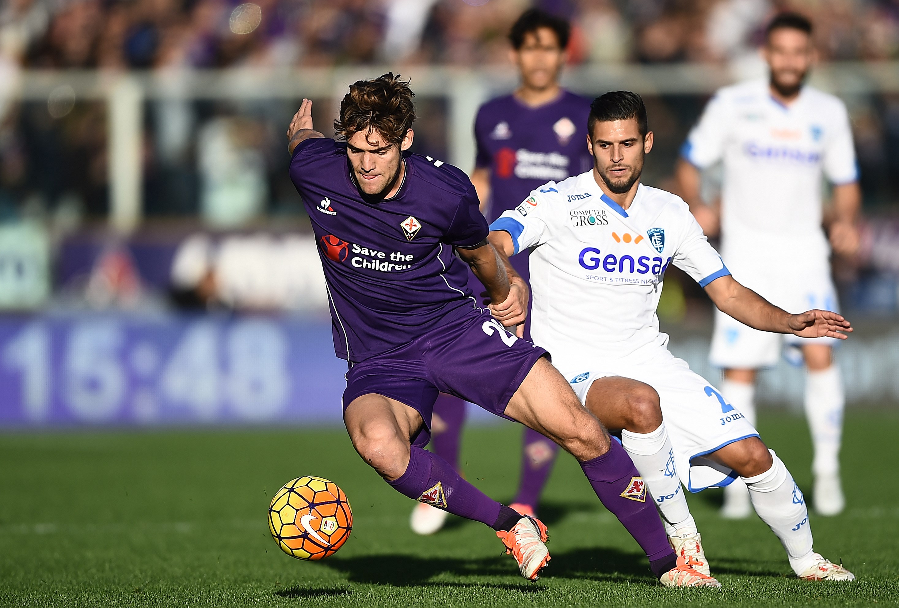 Empoli's defender from France Vincent Laurini vies with Fiorentina's defender from Spain Marcos Alonso Mendoza (L) during the Italian Serie A football match Fiorentina vs Empoli at the Artemio Franchi Stadium on November 22, 2015 in Florence. AFP PHOTO / FILIPPO MONTEFORTE (Photo credit should read FILIPPO MONTEFORTE/AFP/Getty Images)