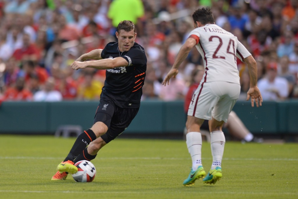 Liverpool midfielder James Milner (7) advances the ball against Roma midfielder Alessandro Florenzi (24) during their friendly soccer match at Busch Stadium in St. Louis, Missouri on August 1, 2016. / AFP / Michael B. Thomas (Photo credit should read MICHAEL B. THOMAS/AFP/Getty Images)