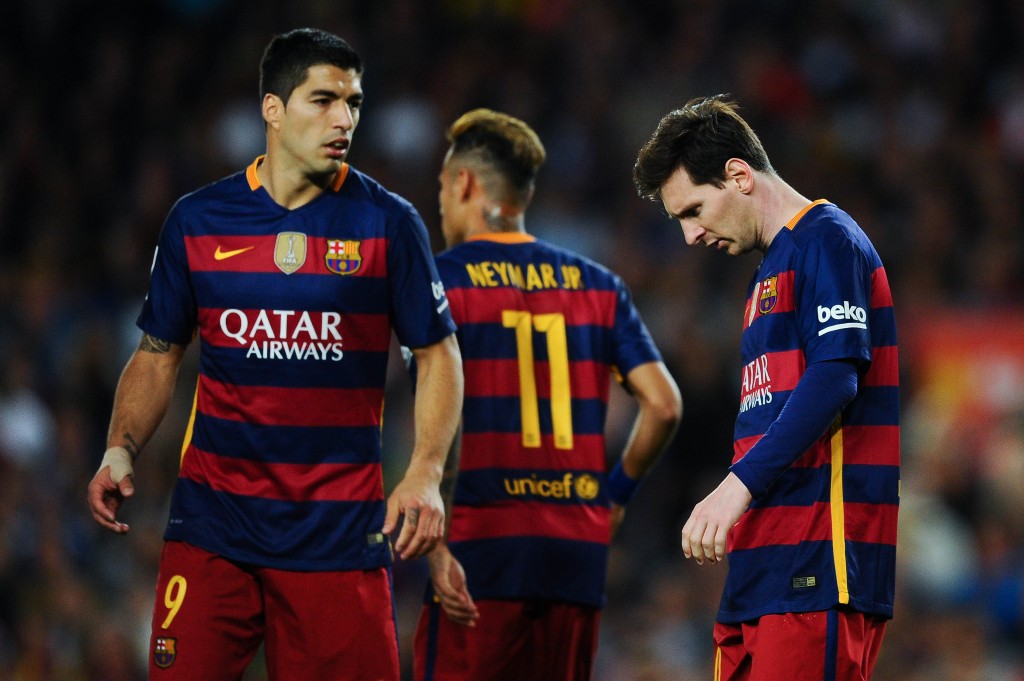 BARCELONA, SPAIN - APRIL 17: Lionel Messi (R) of FC Barcelona looks on dejected past his team mates Neymar and Luis Suarez during the La Liga match between FC Barcelona and Valencia CF at Camp Nou on April 17, 2016 in Barcelona, Spain. (Photo by David Ramos/Getty Images)