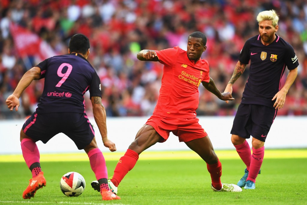 LONDON, ENGLAND - AUGUST 06: Georginio Wijnaldum of Liverpool takes on Luis Suarez (L) and Lionel Messi of Barcelona during the International Champions Cup match between Liverpool and Barcelona at Wembley Stadium on August 6, 2016 in London, England. (Photo by Michael Regan/Getty Images)