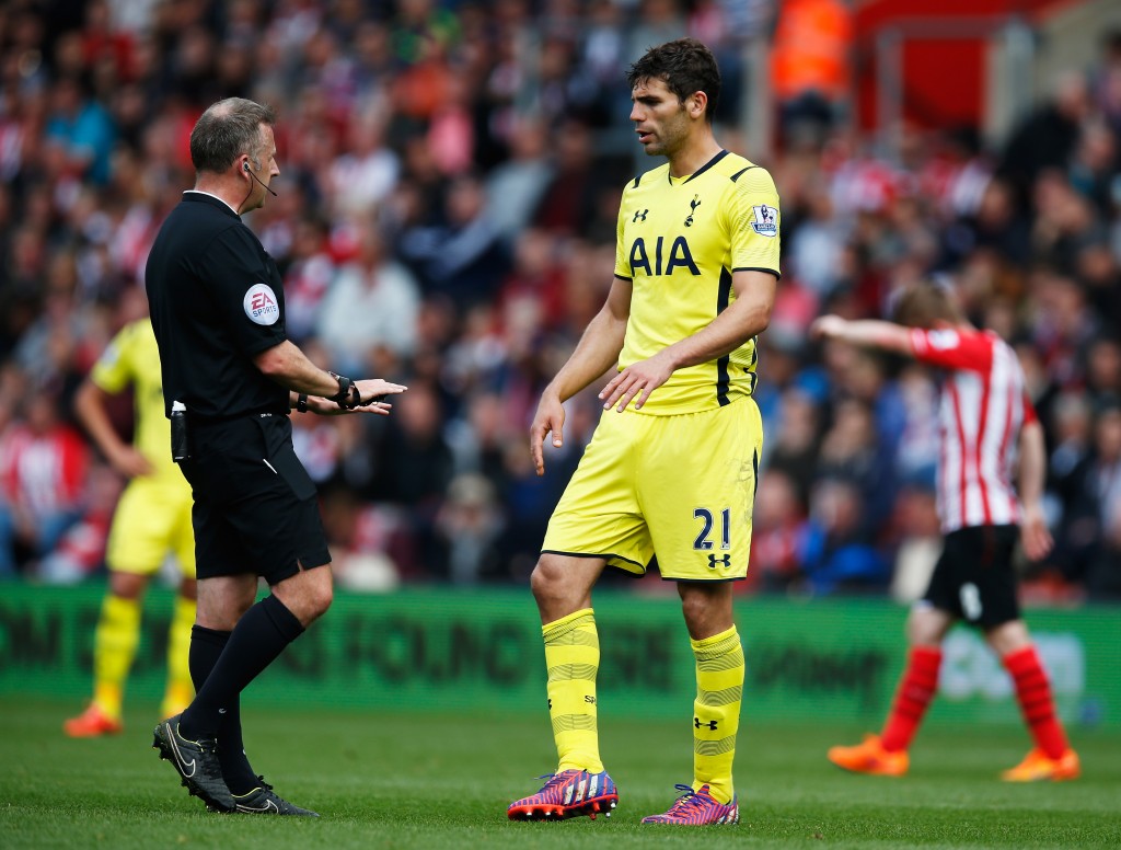 Federico Fazio has reportedly seen a red card at the hands of manager Mauricio Pochettino in terms of the possibility to be a part of the first-team squad at Tottenham. (Picture Courtesy - AFP/Getty Images)