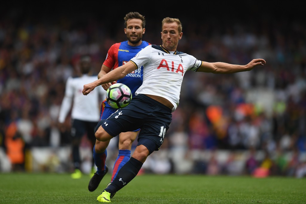 LONDON, ENGLAND - AUGUST 20: Harry Kane of Tottenham in action during the Barclays Premier League match between Tottenham Hotspur and Crystal Palace at White Hart Lane on August 20, 2016 in London, England. (Photo by Mike Hewitt/Getty Images)