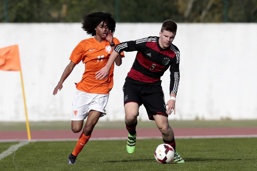 LAGOS, PORTUGAL - FEBRUARY 5: Tahith Chong of Netherlands challenges Florian Baak of Germany during the UEFA Under17 match between U17 Netherlands v U17 Germany on February 5, 2016 in Vila Real de Santo Antonio, Portugal. (Photo by Filipe Farinha/Bongarts/Getty Images)
