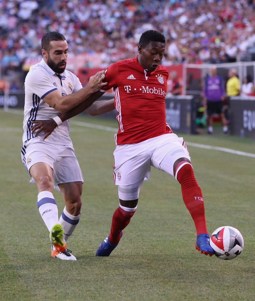 EAST RUTHERFORD, NJ - AUGUST 03: David Alaba (R) of Bayern Muenchen fights for the ball with Daniel Carvajal of Real Madrid during the International Champions Cup match between FC Bayern Muenchen and Real Madrid CF at MetLife Stadium on August 3, 2016 in East Rutherford, United States. (Photo by Alexandra Beier/Bongarts/Getty Images)