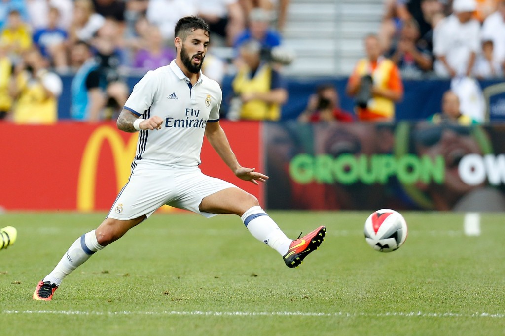 COLUMBUS, OH - JULY 27: Isco #22 of Real Madrid C.F. controls the ball during the game against Paris Saint-Germain F.C. on July 27, 2016 at Ohio Stadium in Columbus, Ohio. (Photo by Kirk Irwin/Getty Images)