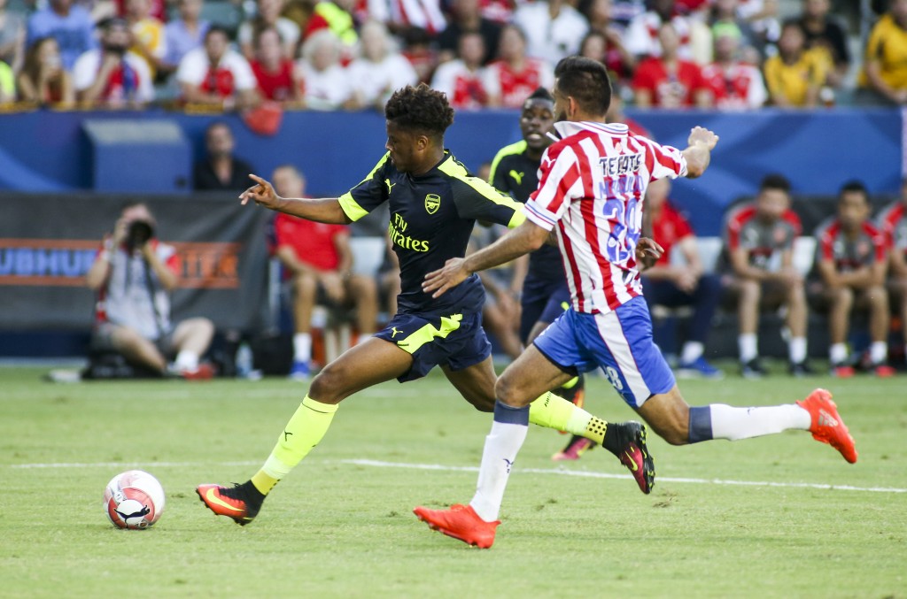 Arsenal forward Chuba Akpom (L) moves the ball away from Chivas Guadalajara defender Miguel Basulto (R) during their friendly soccer match at StubHub Center in Carson, California on July 31, 2016. Arsenal won 3-1. / AFP / RINGO CHIU (Photo credit should read RINGO CHIU/AFP/Getty Images)