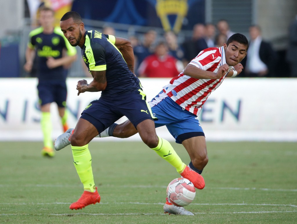 CARSON, CA - JULY 31: Theo Walcott #14 of Arsenal and Orbelin Pineda #7 of Chivas de Guadalajara fight for the ball in the first half at StubHub Center on July 31, 2016 in Carson, California. Arsenal defeated Chivas de Guadalajara 3-1. (Photo by Jeff Gross/Getty Images)