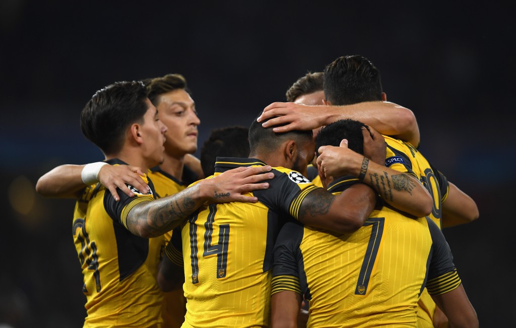 LONDON, ENGLAND - SEPTEMBER 28: Theo Walcott of Arsenal ceclebrates with team-mates after scoring the opening goal during the UEFA Champions League group A match between Arsenal FC and FC Basel 1893 at the Emirates Stadium on September 28, 2016 in London, England. (Photo by Mike Hewitt/Getty Images)