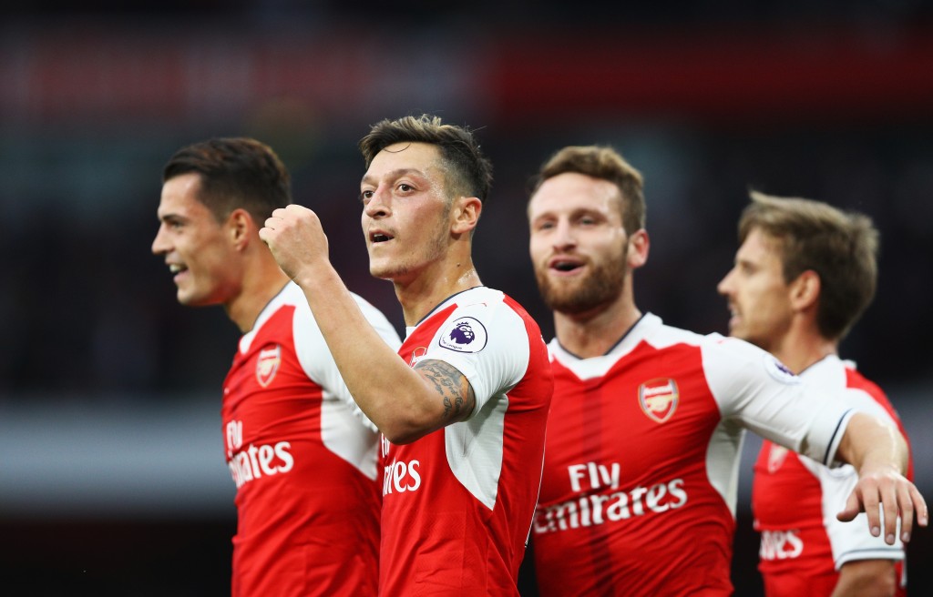 LONDON, ENGLAND - SEPTEMBER 24: Mesut Ozil of Arsenal (C) celebrates scoring his sides third goal with his team mates during the Premier League match between Arsenal and Chelsea at the Emirates Stadium on September 24, 2016 in London, England. (Photo by Paul Gilham/Getty Images)