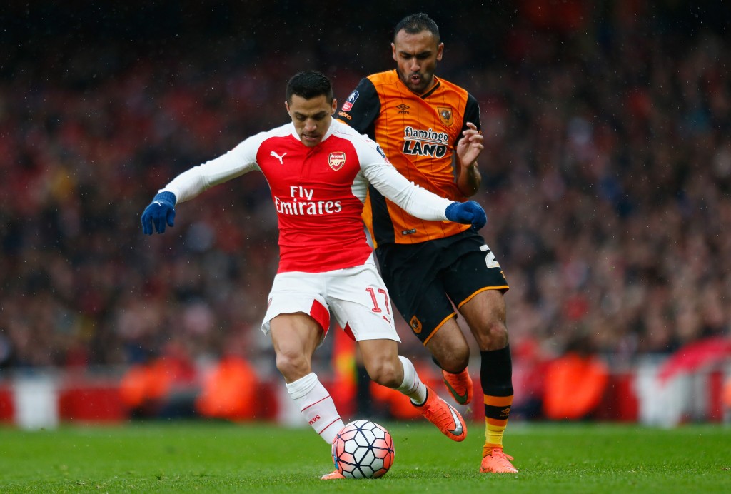 LONDON, ENGLAND - FEBRUARY 20: Alexis Sanchez of Arsenal and Ahmed Elmohamady of Hull City compete for the ball during the Emirates FA Cup fifth round match between Arsenal and Hull City at the Emirates Stadium on February 20, 2016 in London, England. (Photo by Julian Finney/Getty Images)
