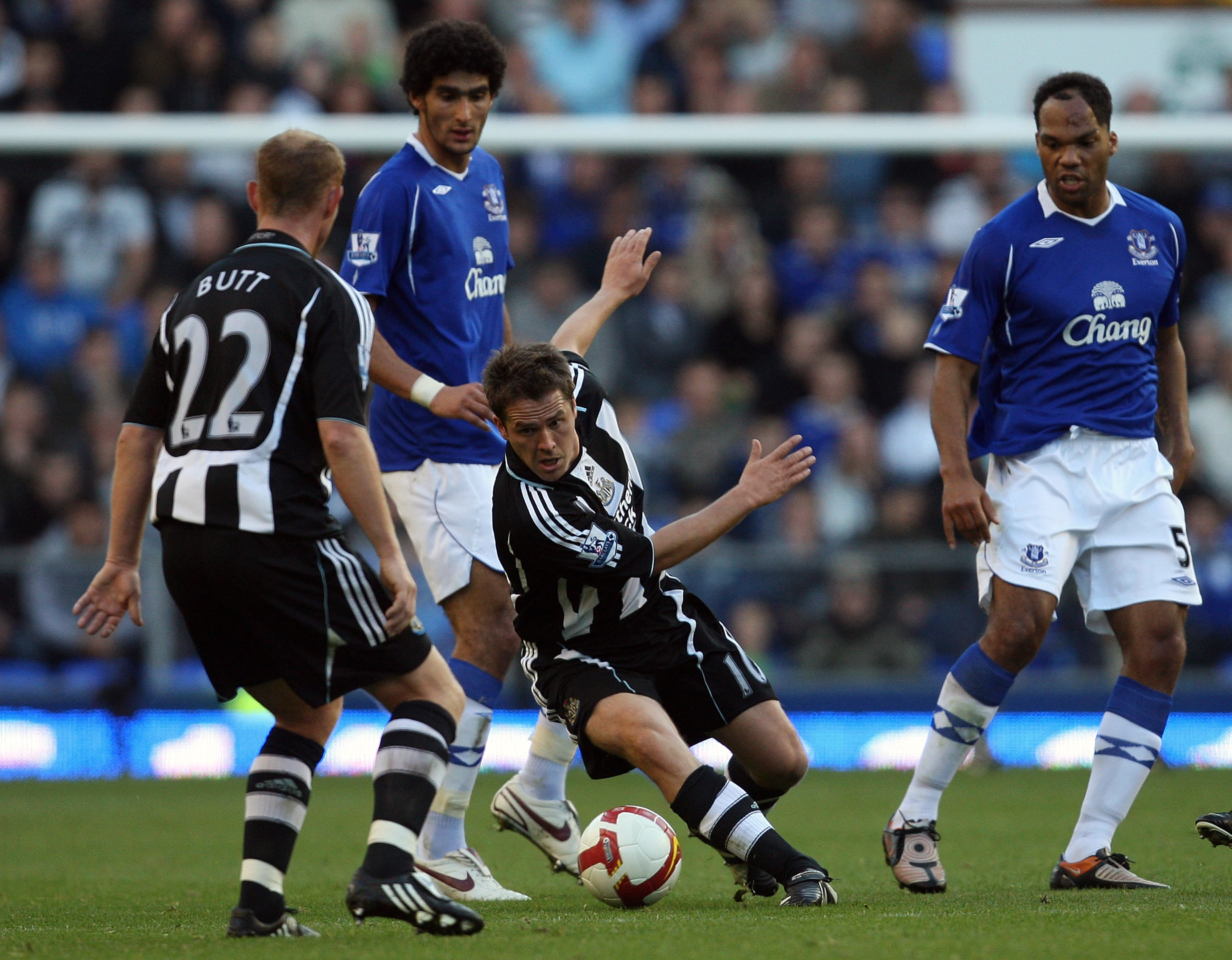 LIVERPOOL, UNITED KINGDOM - OCTOBER 05: Michael Owen of Newcastle in action during the Barclays Premier League match between Everton and Newcastle United at Goodison Park on October 5, 2008 in Liverpool, England. (Photo by Hamish Blair/Getty Images)