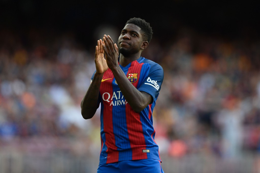 Barcelona's French defender Samuel Umtiti applauds supporters during the annual 51st Joan Gamper Trophy friendly football match beteen Barcelona FC and UC Sampdoria at the Camp Nou stadium in Barcelona on August 10, 2016. / AFP / JOSEP LAGO (Photo credit should read JOSEP LAGO/AFP/Getty Images)