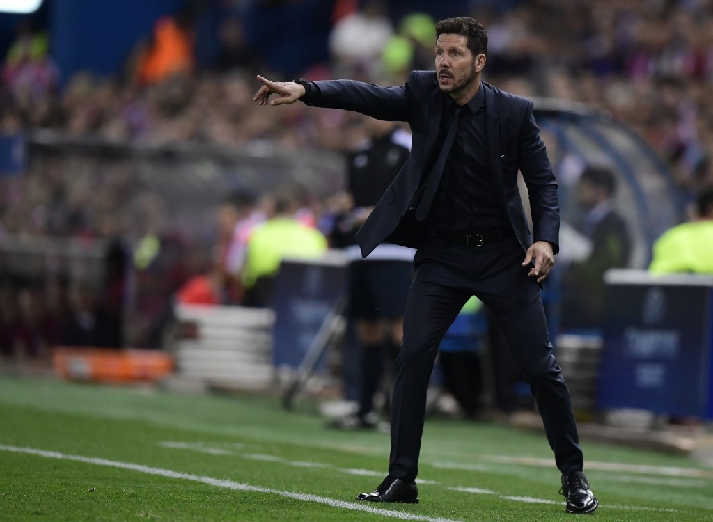 Atletico Madrid's Argentinian coach Diego Simeone gestures during the UEFA Champions League Group D football match Club Atletico de Madrid vs FC Bayern Munich at the Vicente Calderon stadium in Madrid on September 28, 2016. / AFP / JAVIER SORIANO (Photo credit should read JAVIER SORIANO/AFP/Getty Images)